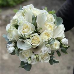 Rose and calla lily bouquet 