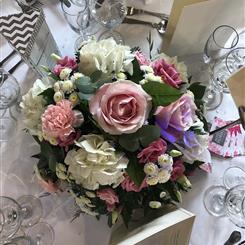 Pink and white posy 