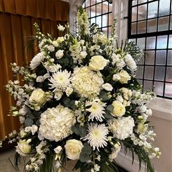 White pedestal arrangement 